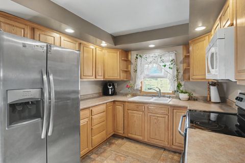 Tiny photo for 1021 Oneida Avenue, Davenport, IA 52803 (MLS # 12688243)