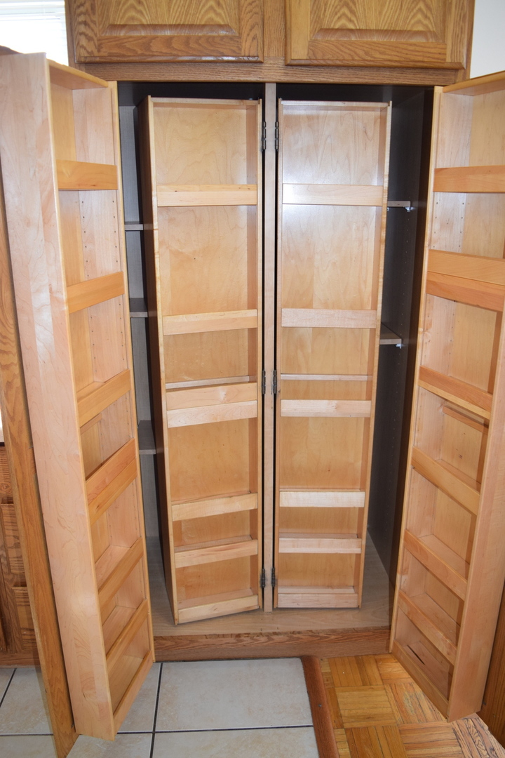 7040 Meadowbrook Lane