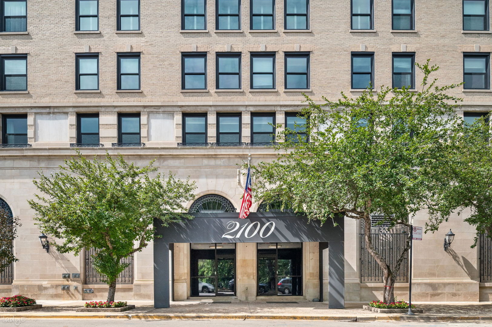 2100 N Lincoln Park West 3ES