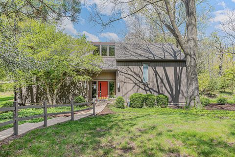 744 OLD BARN Road A Lake Barrington IL 60010