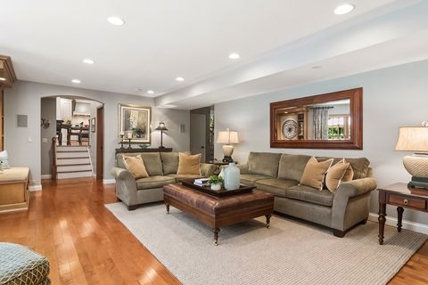 Tiny photo for 1019 E Waverly Drive, Arlington Heights, IL 60004 (MLS # 12662557)