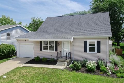 Photo of 1407 Ridgeport Avenue, Bloomington, IL 61704 (MLS # 12687498)