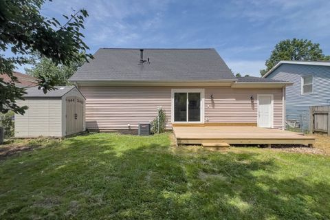 Tiny photo for 1407 Ridgeport Avenue, Bloomington, IL 61704 (MLS # 12687498)