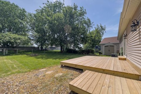 Tiny photo for 1407 Ridgeport Avenue, Bloomington, IL 61704 (MLS # 12687498)