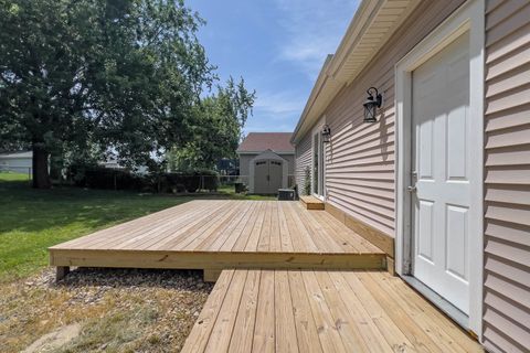 Tiny photo for 1407 Ridgeport Avenue, Bloomington, IL 61704 (MLS # 12687498)