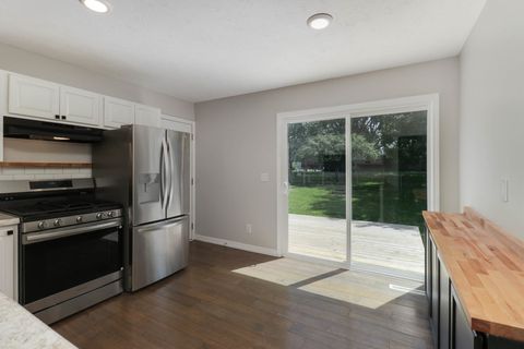 Tiny photo for 1407 Ridgeport Avenue, Bloomington, IL 61704 (MLS # 12687498)