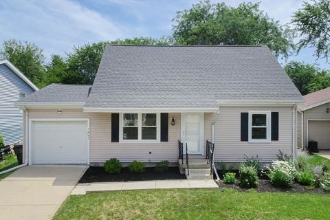 Tiny photo for 1407 Ridgeport Avenue, Bloomington, IL 61704 (MLS # 12687498)