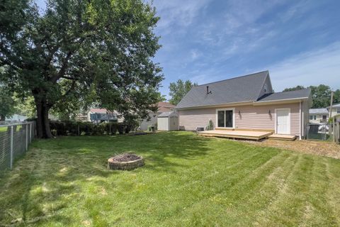 Tiny photo for 1407 Ridgeport Avenue, Bloomington, IL 61704 (MLS # 12687498)