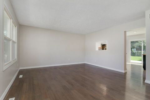 Tiny photo for 1407 Ridgeport Avenue, Bloomington, IL 61704 (MLS # 12687498)