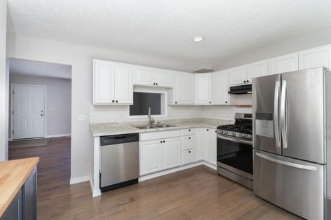 Tiny photo for 1407 Ridgeport Avenue, Bloomington, IL 61704 (MLS # 12687498)