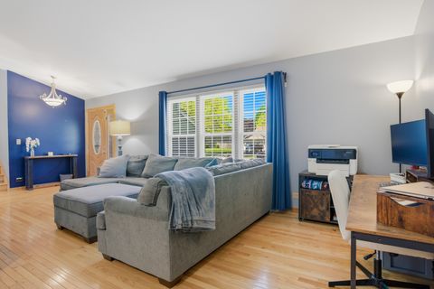 Tiny photo for 811 Westbury Drive, Algonquin, IL 60102 (MLS # 12652110)