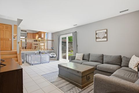 Tiny photo for 811 Westbury Drive, Algonquin, IL 60102 (MLS # 12652110)