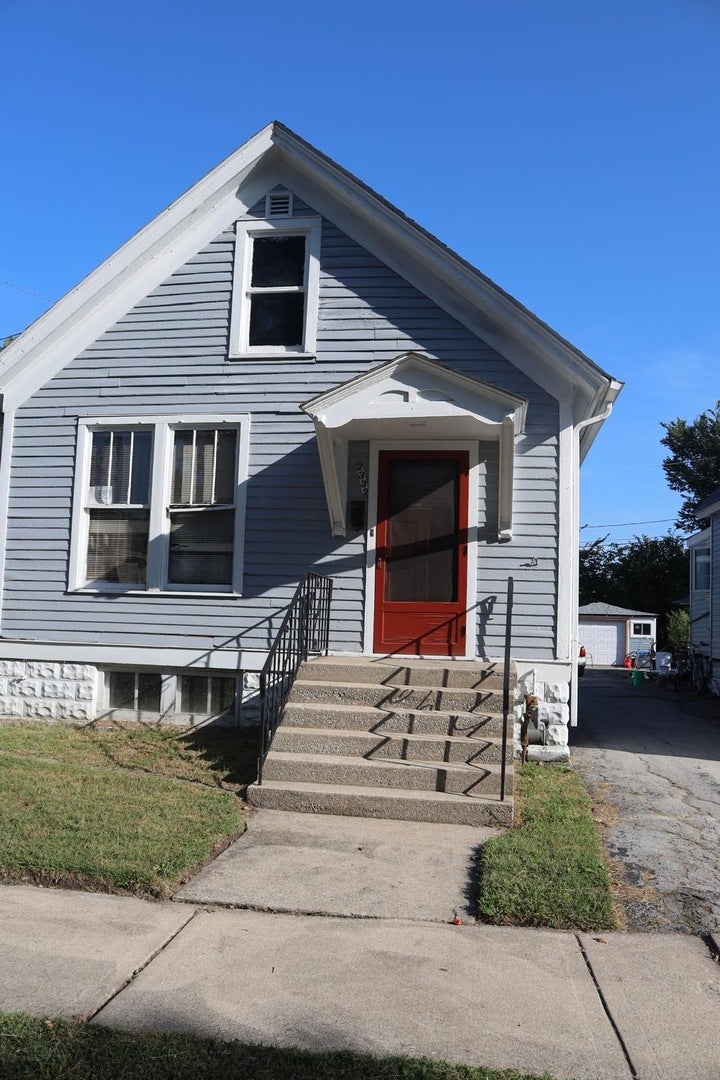 2332 Desplaines Street