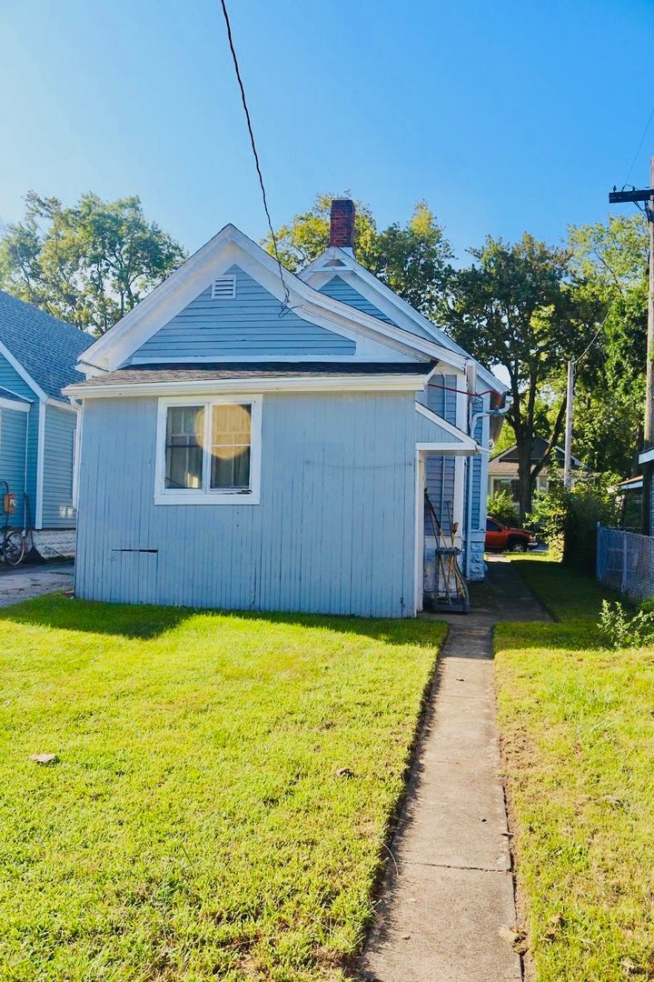 2332 Desplaines Street