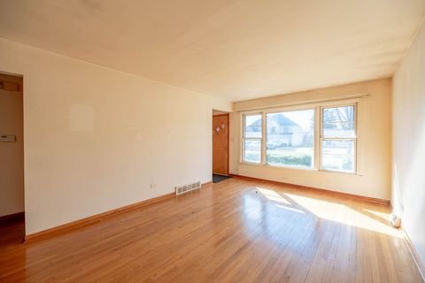 Tiny photo for 333 Barron Street, Bensenville, IL 60106 (MLS # 12603815)