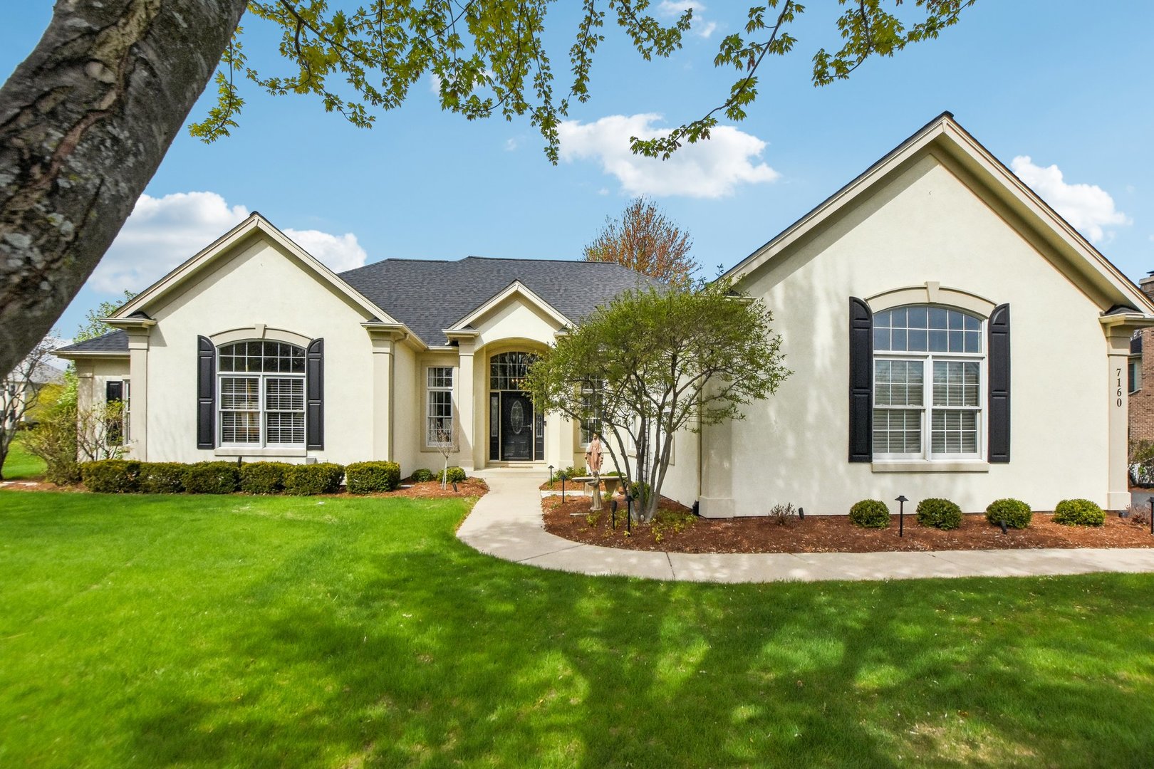 7160 Bannockburn Circle

                                                                             Lakewood                                

                                    , IL - $649,900