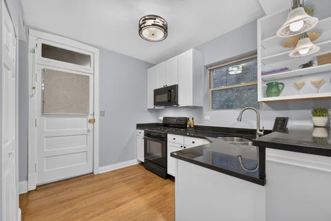 Tiny photo for 406 Wesley Avenue #1, Oak Park, IL 60302 (MLS # 12731388)