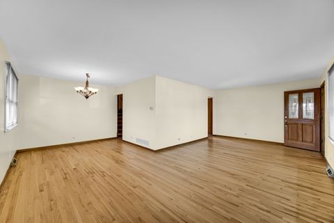 Tiny photo for 2042 W Spring Ridge Drive, Arlington Heights, IL 60004 (MLS # 12630793)