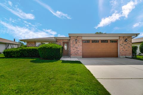 Photo of 2042 W Spring Ridge Drive, Arlington Heights, IL 60004 (MLS # 12630793)