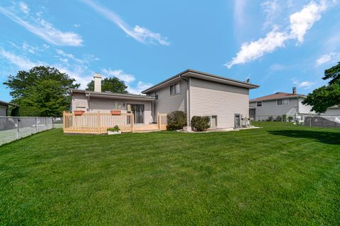 Tiny photo for 2042 W Spring Ridge Drive, Arlington Heights, IL 60004 (MLS # 12630793)