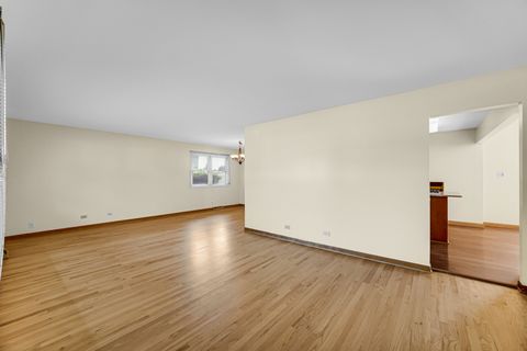 Tiny photo for 2042 W Spring Ridge Drive, Arlington Heights, IL 60004 (MLS # 12630793)
