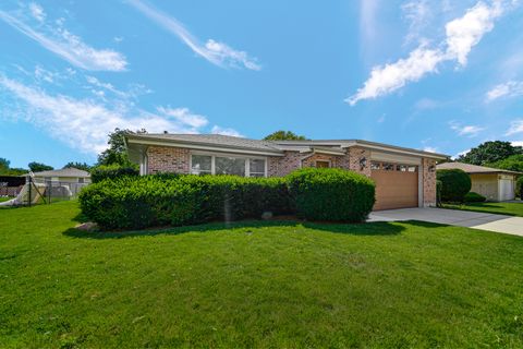 Tiny photo for 2042 W Spring Ridge Drive, Arlington Heights, IL 60004 (MLS # 12630793)