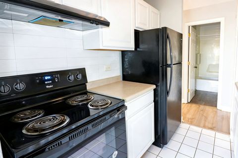 Tiny photo for 1043 S York Road #212, Bensenville, IL 60106 (MLS # 12635713)