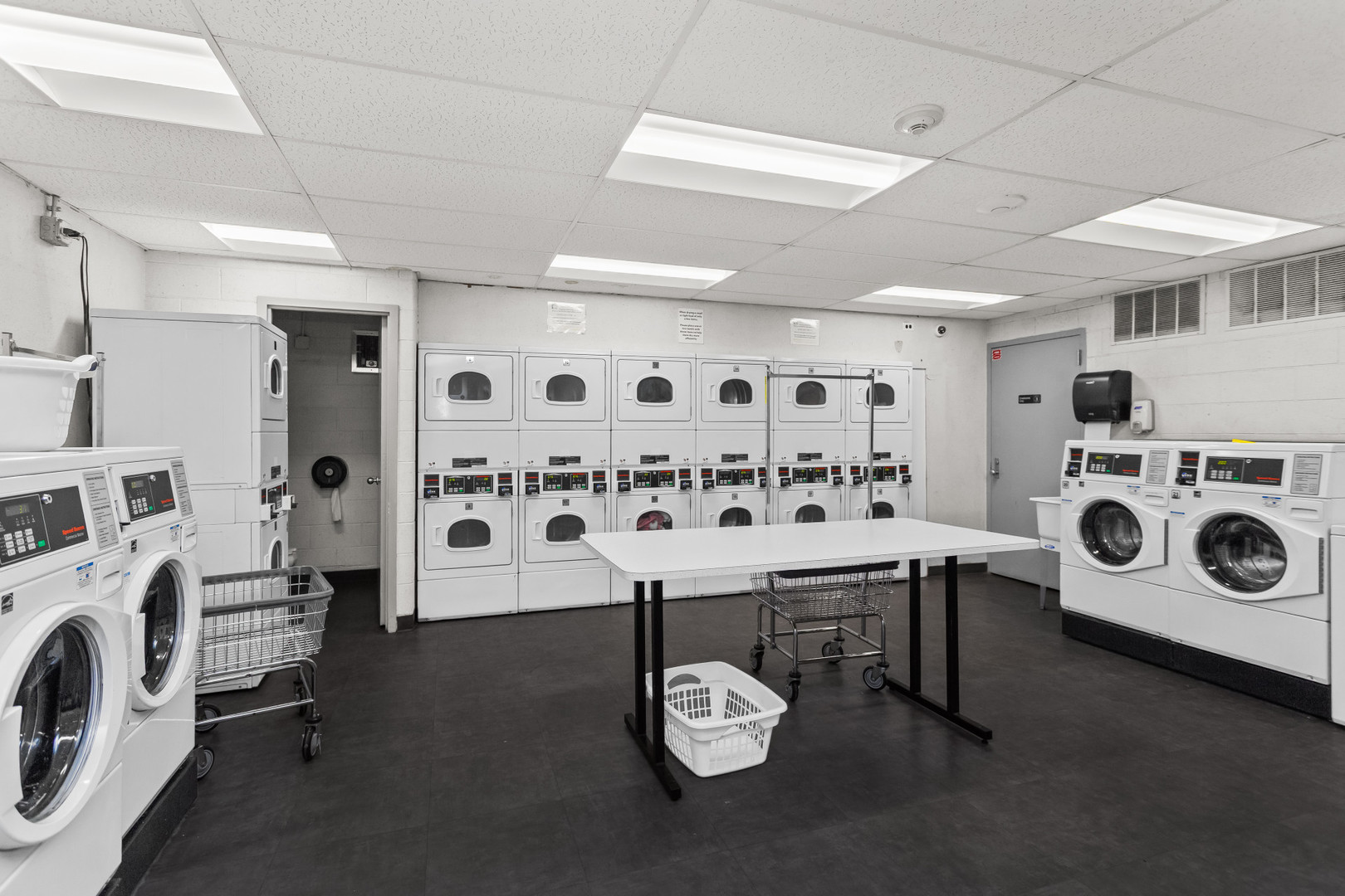 Chicago, Illinois 60614, United States, 1 Bedroom Bedrooms, ,1 BathroomBathrooms,Residential,Active,190716