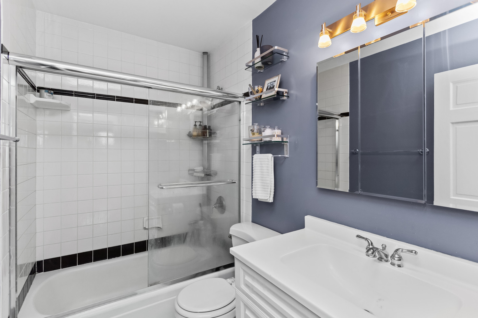 Chicago, Illinois 60614, United States, 1 Bedroom Bedrooms, ,1 BathroomBathrooms,Residential,Active,190716