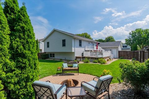 Tiny photo for 1509 Beckenham Drive, Bloomington, IL 61704 (MLS # 12530514)