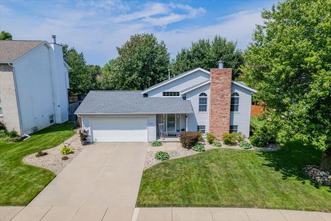 Tiny photo for 1509 Beckenham Drive, Bloomington, IL 61704 (MLS # 12530514)