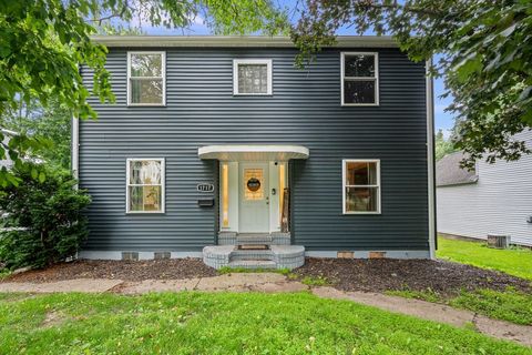 Photo of 1717 N 3rd Street, Clinton, IA 52732 (MLS # 12693533)