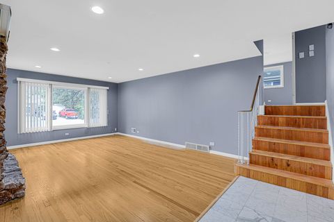 Tiny photo for 4465 LUNT Avenue, Lincolnwood, IL 60712 (MLS # 12455054)