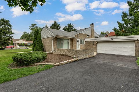 Tiny photo for 4465 LUNT Avenue, Lincolnwood, IL 60712 (MLS # 12455054)