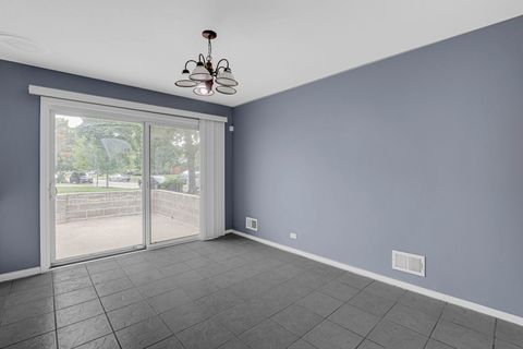 Tiny photo for 4465 LUNT Avenue, Lincolnwood, IL 60712 (MLS # 12455054)