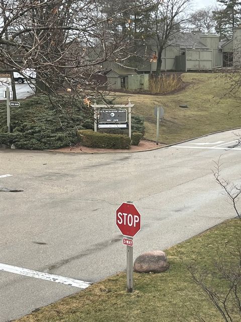 Tiny photo for 33 Shoreline Road #B, Lake Barrington, IL 60010 (MLS # 12516438)