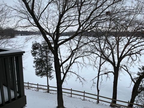 Tiny photo for 33 Shoreline Road #B, Lake Barrington, IL 60010 (MLS # 12516438)