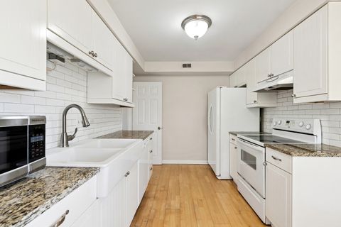 Tiny photo for 33 Shoreline Road #B, Lake Barrington, IL 60010 (MLS # 12516438)