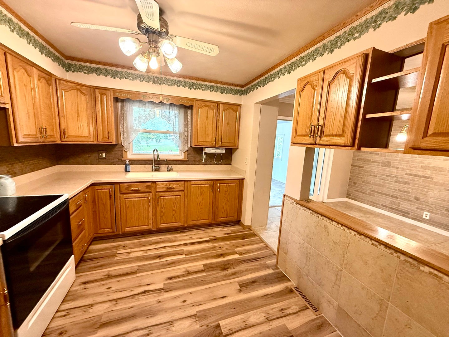 1059 Meadow Lane