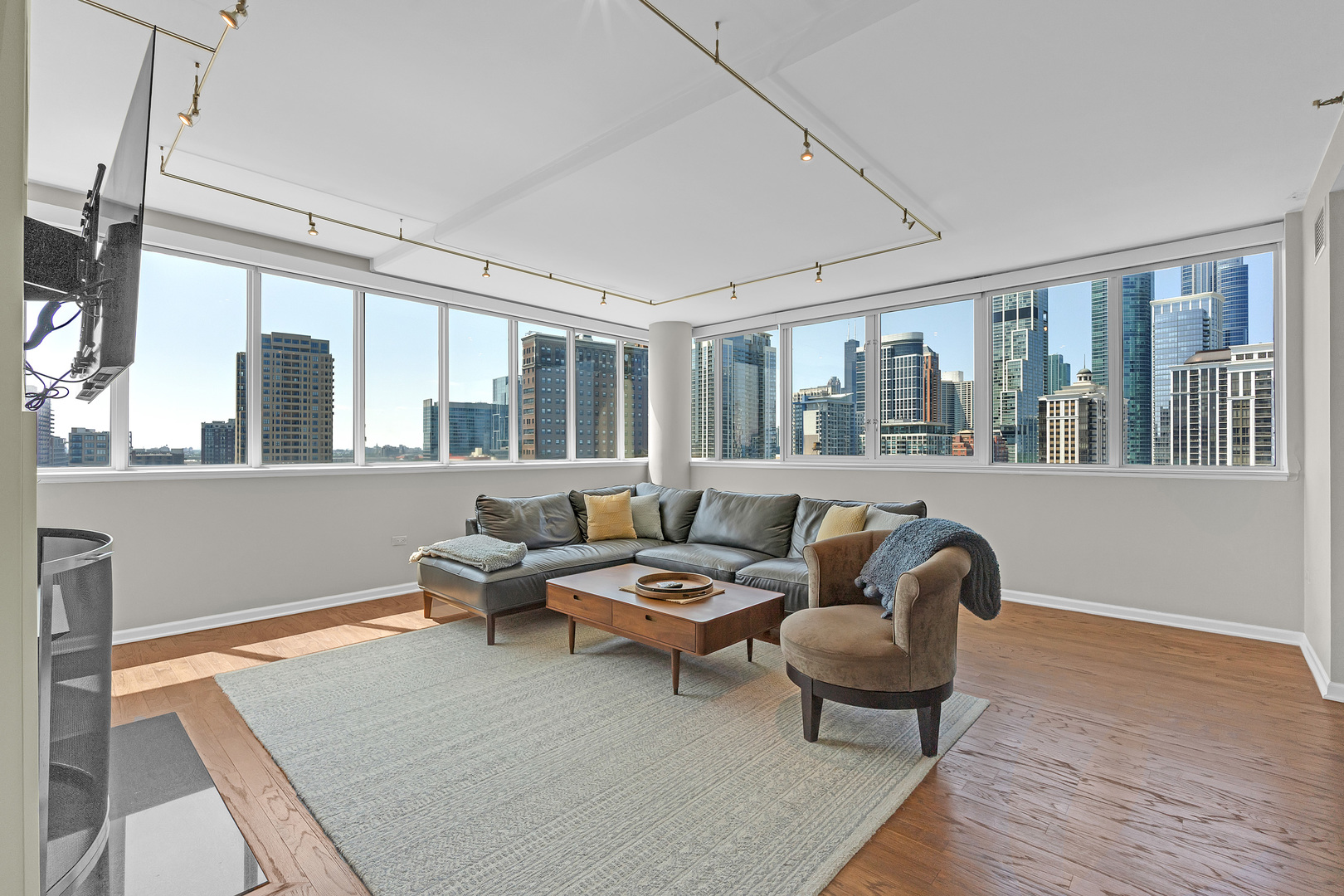 1515 S Prairie Avenue 1214