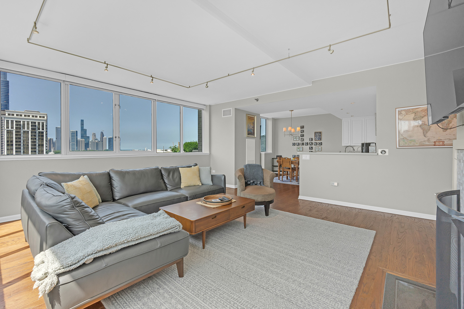 1515 S Prairie Avenue 1214