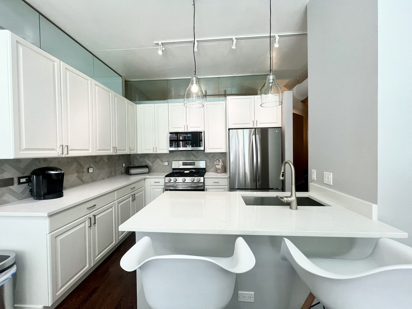 910 W Madison Street 602