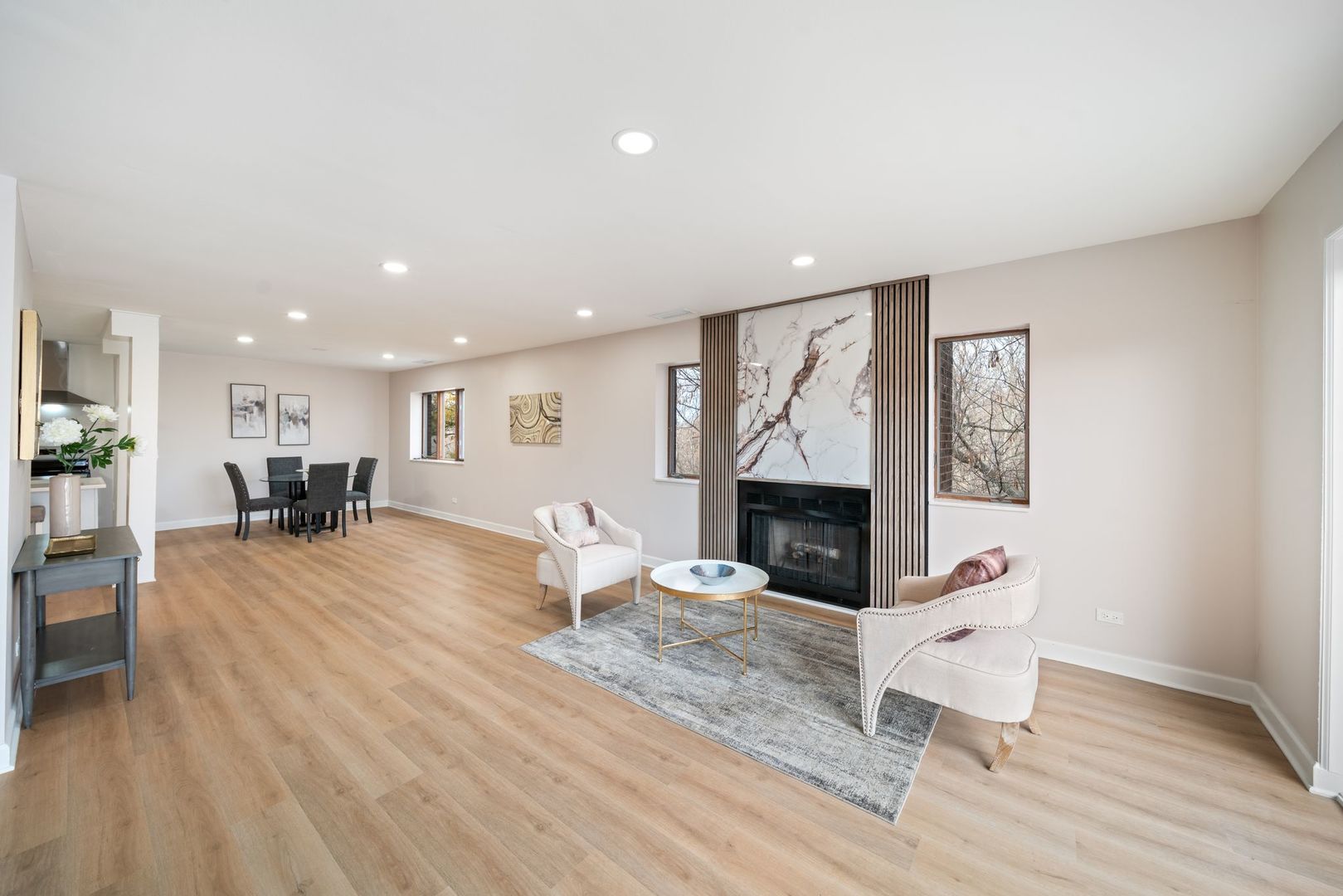 10 Trafalgar Square 403