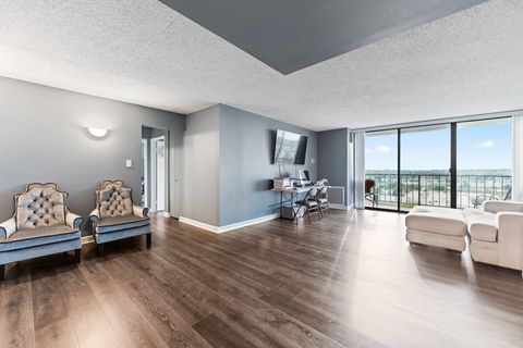 Tiny photo for 2005 S Finley Road #1102, Lombard, IL 60148 (MLS # 12480881)