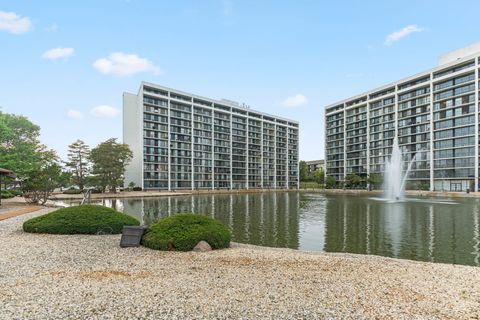 Tiny photo for 2005 S Finley Road #1102, Lombard, IL 60148 (MLS # 12480881)