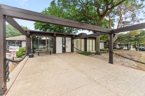 Tiny photo for 2005 S Finley Road #1102, Lombard, IL 60148 (MLS # 12480881)
