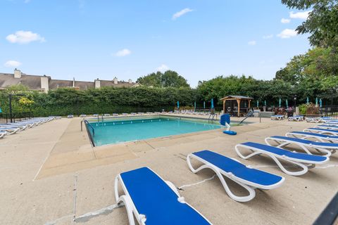 Tiny photo for 2005 S Finley Road #1102, Lombard, IL 60148 (MLS # 12480881)