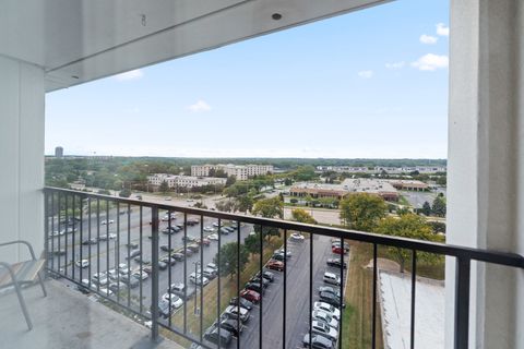 Tiny photo for 2005 S Finley Road #1102, Lombard, IL 60148 (MLS # 12480881)
