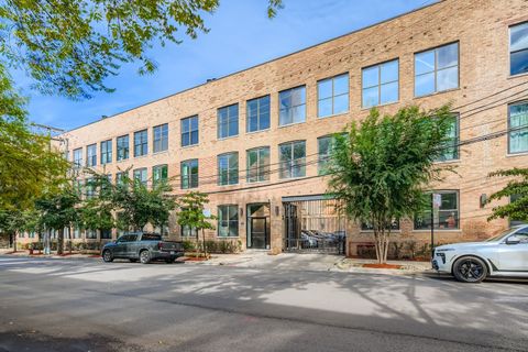 1760 W Wrightwood Avenue 204 Chicago IL 60614