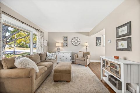 Tiny photo for 723 Inverness Road, Lisle, IL 60532 (MLS # 12496438)